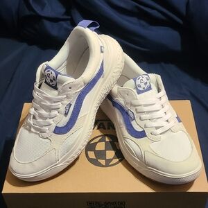 Vans MTE UltraRange Neo VR3, New In Original Box! Mens 9.5 / Womens 11